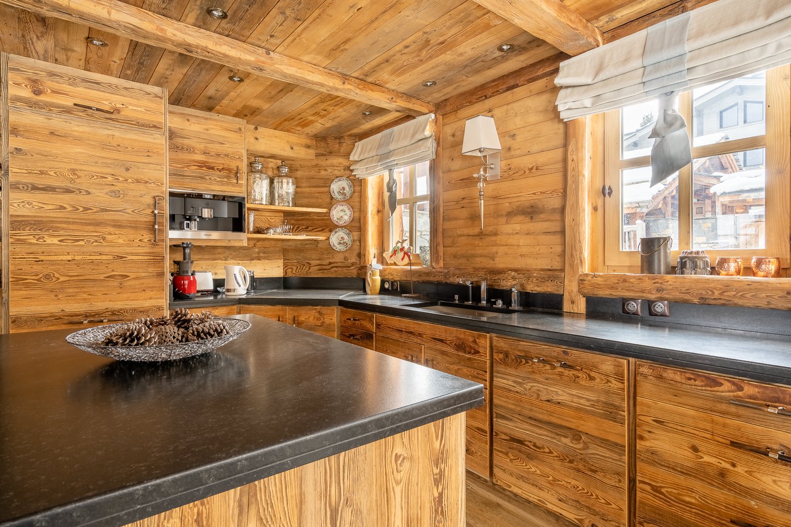 Fotografia immobiliare - cucina moderna in legno
